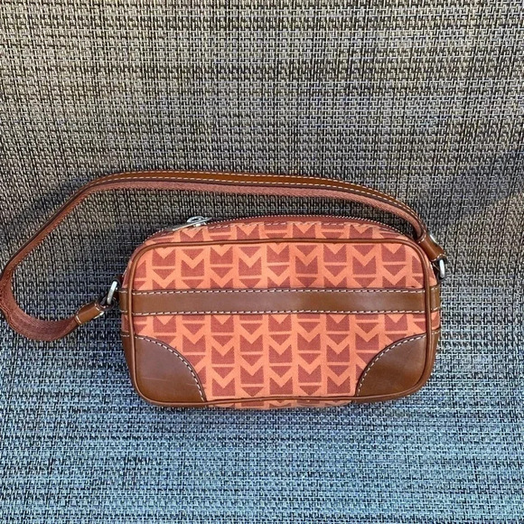 Micheal Kors Aztec Print Shoulder Bag - Picture 5 of 5